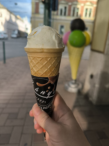 Opinii despre Bányai Cukrászda în Szeged - Vendéglátás