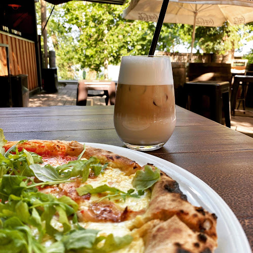 Kupak és Dugó - Vendéglátás