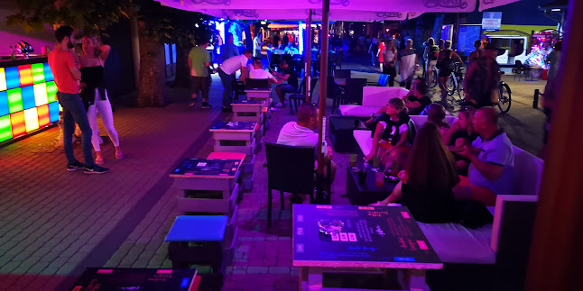 Kockás Streetbar - Cocktails - Cafe - Music