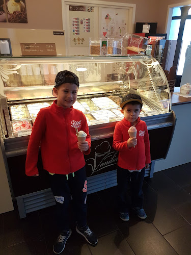 Opinii despre Vanília Fagyizó în Tatabánya - Vendéglátás