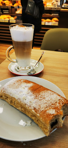 Opinii despre Lipóti Pékség Szekszárd în Szekszárd - Vendéglátás