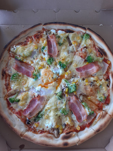 Opinii despre Kalóz Pizza-Grill-Hamburger-Tészta-Gyros în Kulcs - Vendéglátás