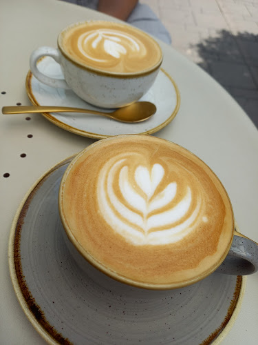 Opinii despre HABOS - édesek és kávé în Győr - Vendéglátás