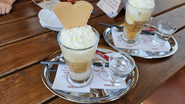 Lévai Garden - Caffe& Eis, Faházak, udvari kellékek