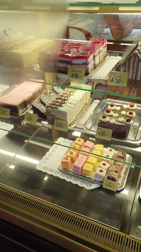 Jávor Cukrászda és Fagyizó - Dabas