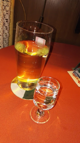 Comentarii opinii despre Két pisztoly söröző