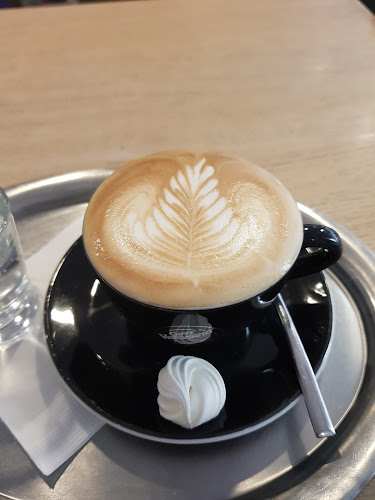 Comentarii opinii despre Kis Édes Cukrászda és Kávéház