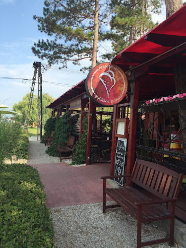 Aranytölcsér Fagylaltkert és Kávézó