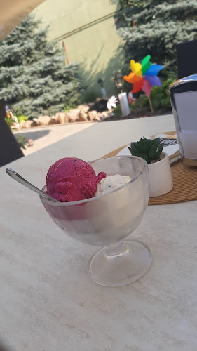 KERT CAFÈ fagylaltozó és kávézó - Vendéglátás