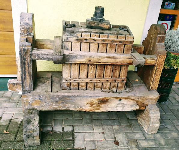 Budakeszi, busz végállomásánál a CBA mögött, Ady Endre u. 1-22A, 2092