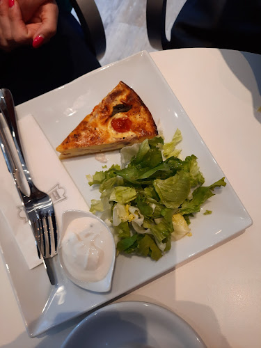 Hauer Corvin - Vendéglátás