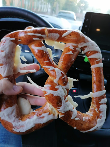 Opinii despre Péklegény Pékség, Sütőipari és Ostyagyártó Kft. în Budapest - Vendéglátás