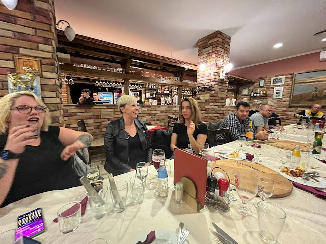 Comentarii opinii despre A Vigadó Étterem