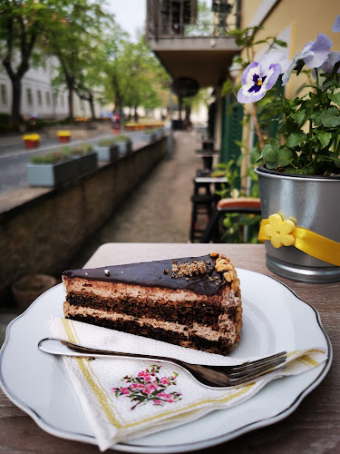 Opinii despre Kedves Cukrászda és Reggeliző în Balatonfüred - Vendéglátás