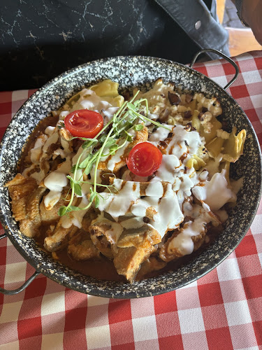 Opinii despre Harcsa Csárda în Százhalombatta - Vendéglátás