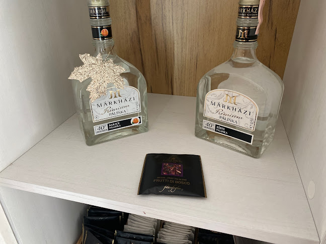 Comentarii opinii despre Kafana Kávézó és Delikát Kft.