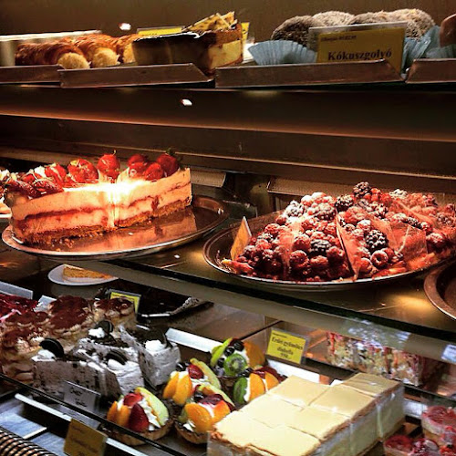 Opinii despre Korzó Café în Keszthely - Vendéglátás