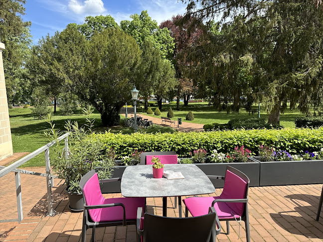 Opinii despre Kastély Kávézó în Gyula - Vendéglátás