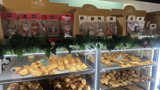 Tücsi-süti cukrászda