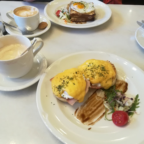 Opinii despre Hauer cukrászda és kávéház în Budapest - Vendéglátás