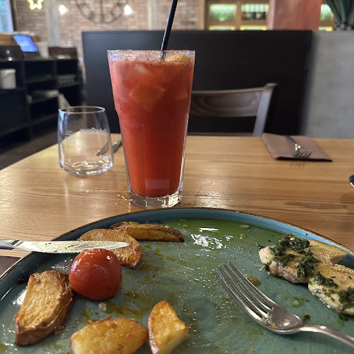 Replay Cafe & Restaurant