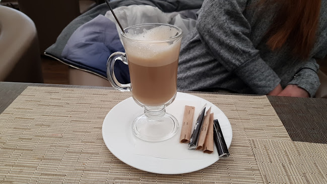 Cziniel Cukrászda és Találkozóhely - Vendéglátás