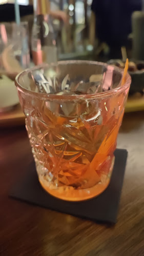 Opinii despre Blue Fox The Bar în Budapest - Vendéglátás