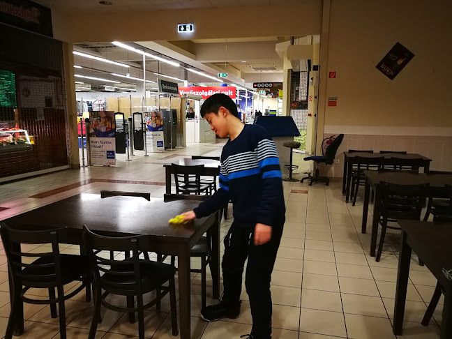 Opinii despre Átrium Eszpresszó în Sárvár - Vendéglátás