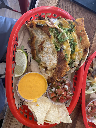 Opinii despre REBEL Burger & More în Budapest - Vendéglátás