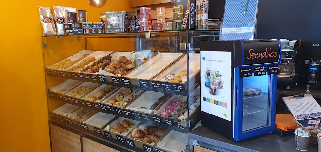 Opinii despre Belga Pékség Csata utca 23/A în Budapest - Vendéglátás