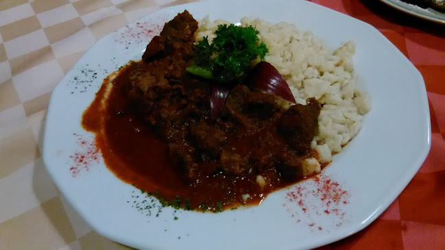 Budapest, Hold u. 15, 1054