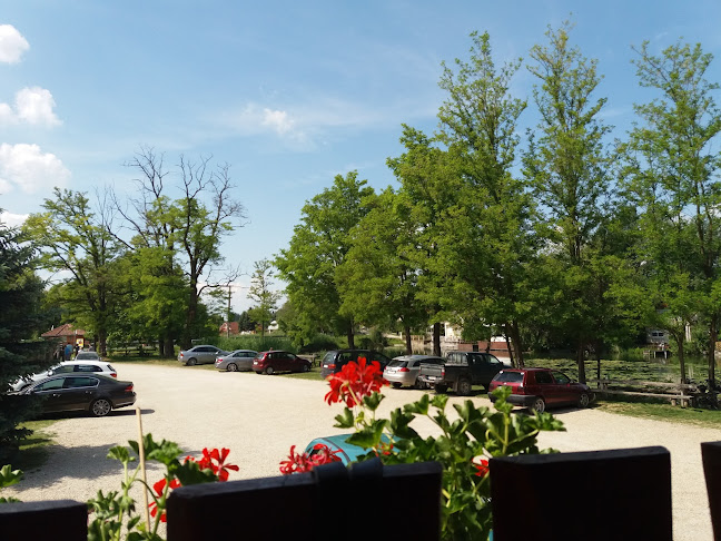 Dunasziget, Zátony tér 2, 9226