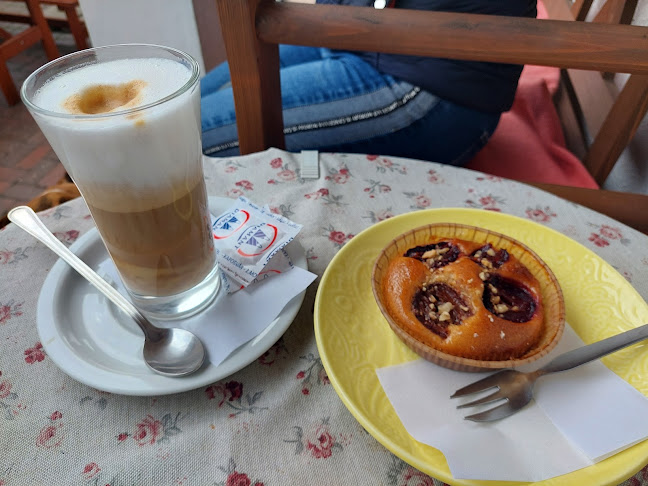 Opinii despre Rozika Kávézó, Sütiző în Noszvaj - Vendéglátás