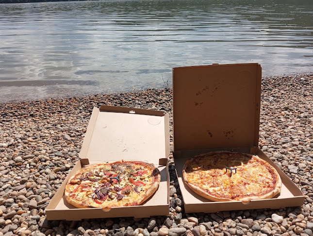 Opinii despre Herfli Söröző-Pizzéria în Szob - Vendéglátás