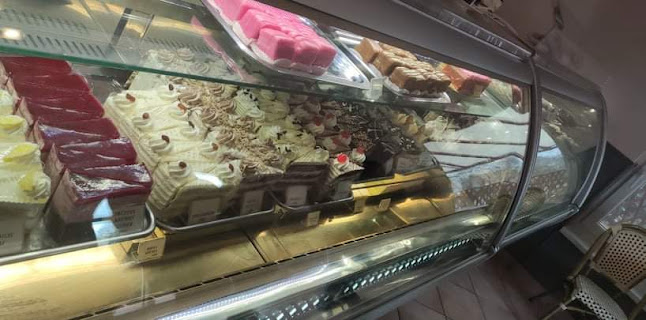 Opinii despre Korona Cukrászda Aszód în Aszód - Vendéglátás