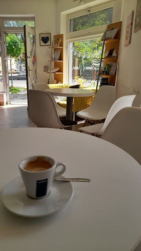 Opinii despre Szünet Kávézó în Nagykáta - Vendéglátás