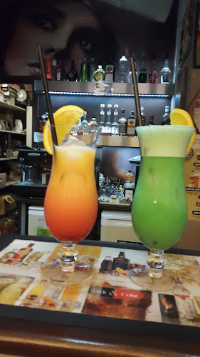 Comentarii opinii despre Csók Internet&Coffee Bár