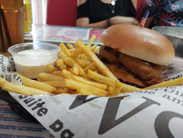 Opinii despre Hot City Diner în Miskolc - Vendéglátás