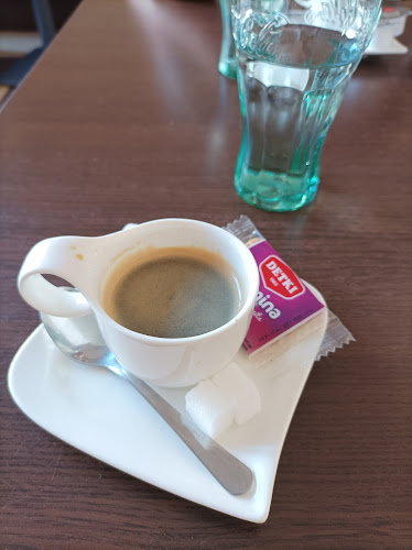 Opinii despre Korona Cukrászda în Csorna - Vendéglátás