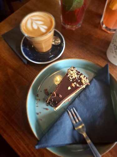 Opinii despre LYR Speciality Coffee and Food în Pécs - Vendéglátás