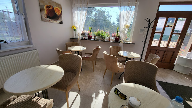 Napraforgó cukrászda - Újszász