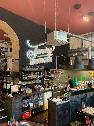 Opinii despre Tuning Bar & Burger în Budapest - Vendéglátás