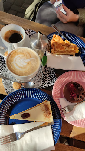 Opinii despre ÉdesCake Macaronozó în Paks - Vendéglátás