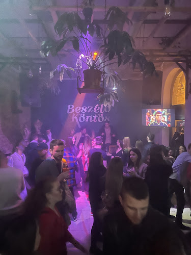 Kecskemét, Kéttemplom köz, 6000