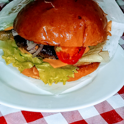 Comentarii opinii despre Zöld Ász Söröző Büfé