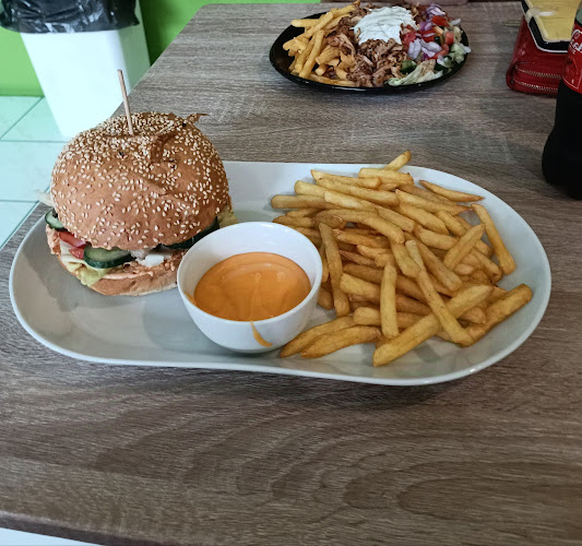 Opinii despre Békési Burger Bár în Gyomaendrőd - Vendéglátás