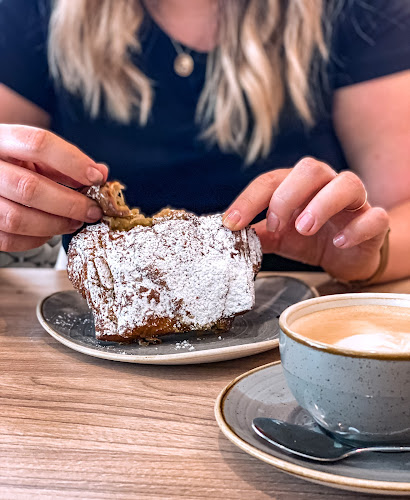 Comentarii opinii despre Amber's Bakery & Cafe