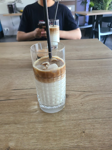 Tata, Május 1. út 21, 2890