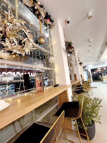 Cziniel Cukrászda és Találkozóhely - Vendéglátás