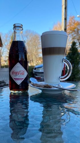 Opinii despre Judó Virágműhely és Virágos Kávézó în Örkény - Vendéglátás